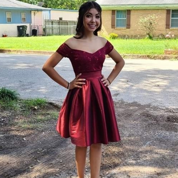 Maroon fancy dress, size 0 gorgeous dress - Picture 6 of 6